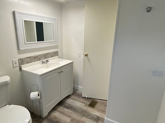 Bathroom, view from shower/tub