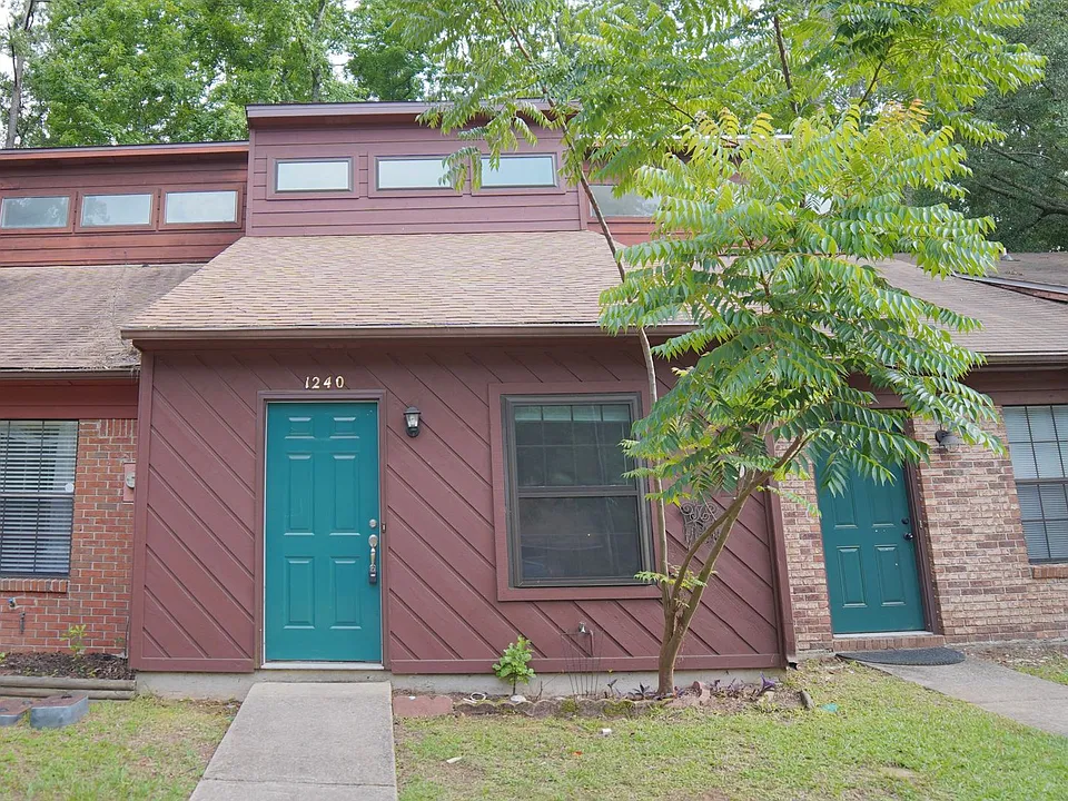 1240 High Rd