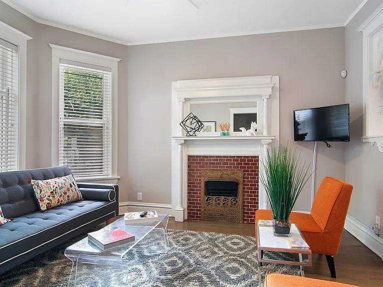 1052 N Leavitt St #2 — Photo 2
