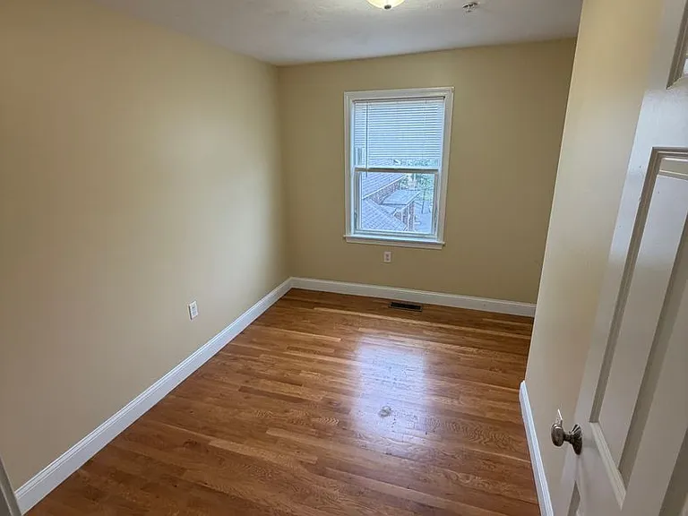 462 Fletcher St — Photo 9