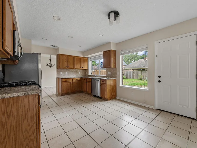 5819 Forest Timbers Dr — Photo 8
