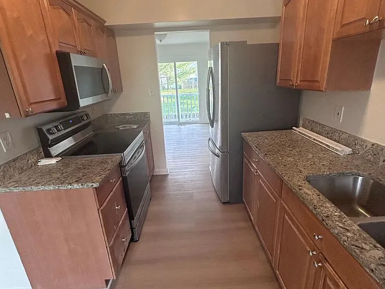 2900 Madeira Ct — Photo 2