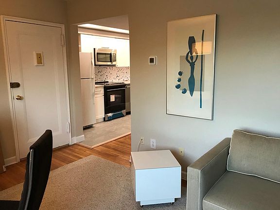 5th image of 2912 Peyton Randolph Dr APT 202