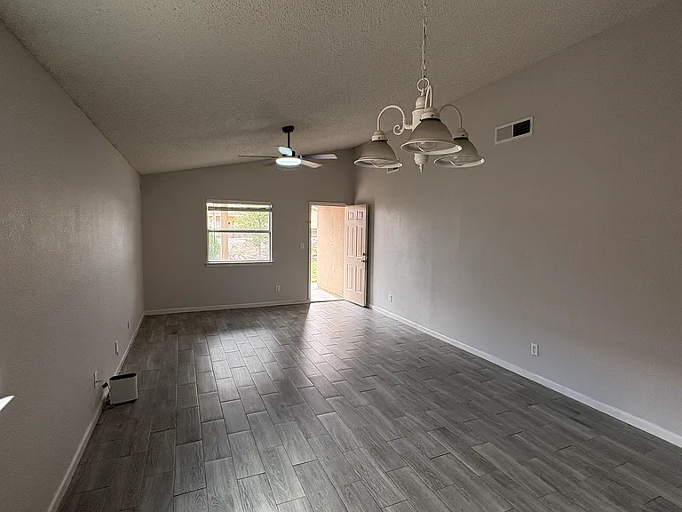 14231 Poets Rock Ln — Photo 2