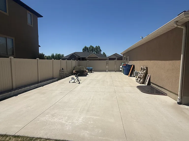 254 N Constitution Dr W — Photo 31