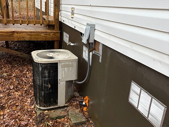 5th image of 300 Oak Hill Dr #27