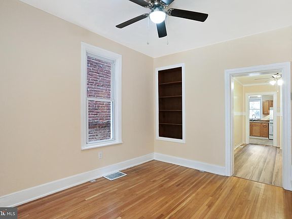 5th image of 110 E Antietam St