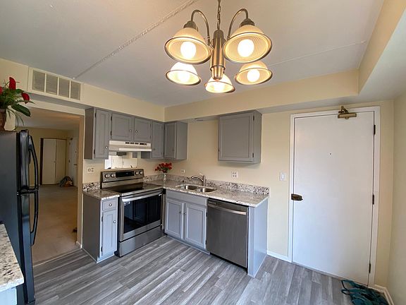 4th image of 5401 Chateau APT 4