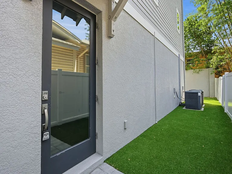 3008 W Julia St #2 — Photo 24