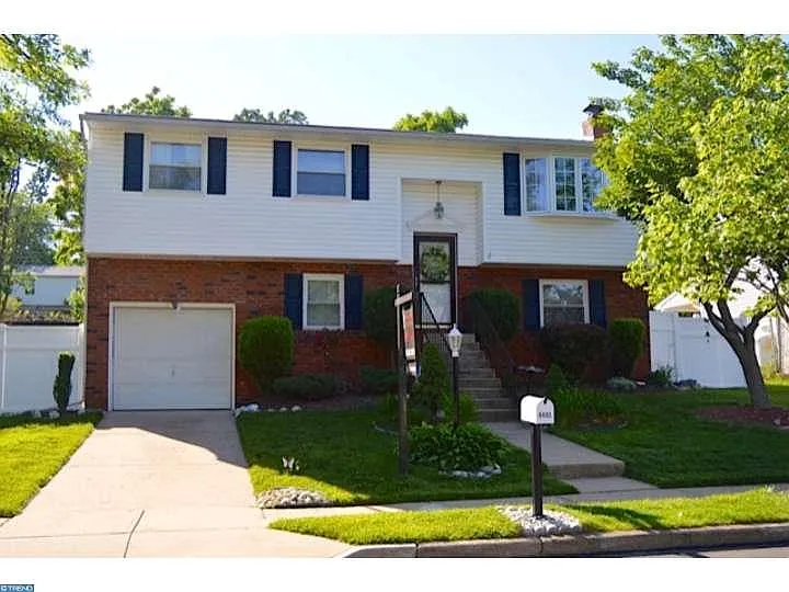 4445 Roselyn Ln photo 1