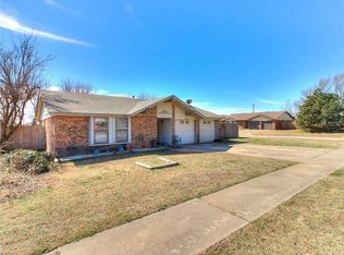1400 SE 10th St, Moore, OK 73160