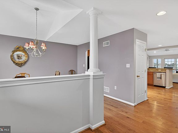 5th image of 108 Fountain Dr #5