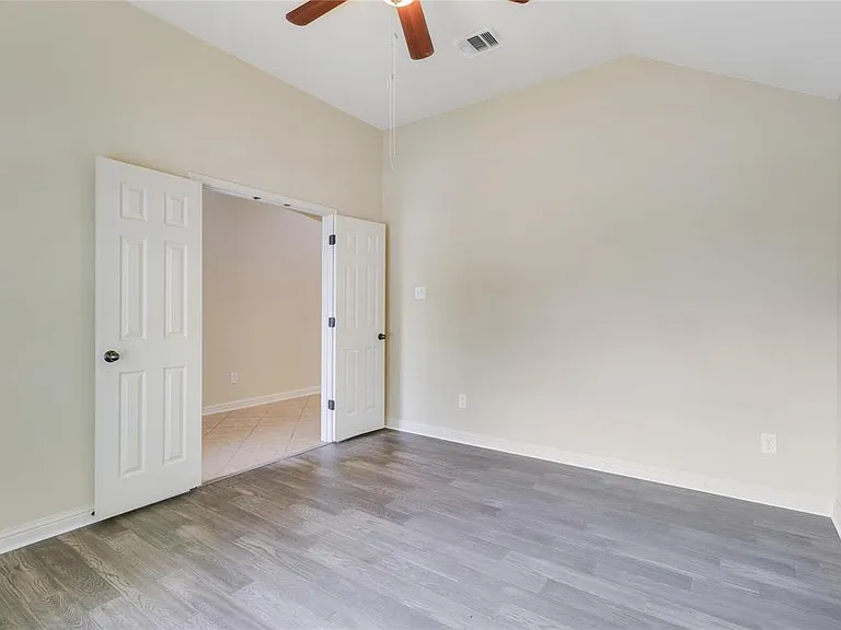 3608 Glastonbury Trl — Photo 32