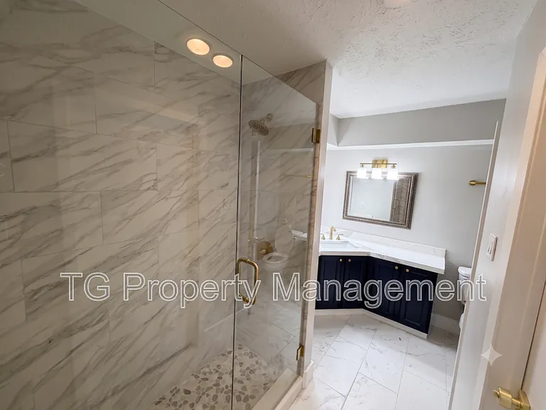 3921 Inwood Rd #2015 — Photo 8