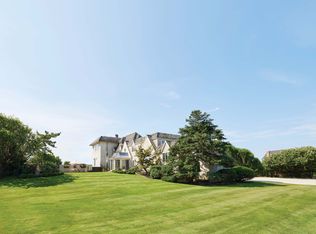 586 Old Town Rd, Southampton, NY 11968