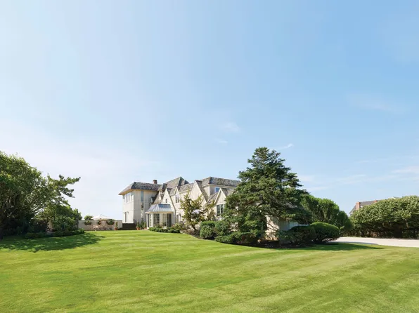 586 Old Town Rd, Southampton, NY 11968