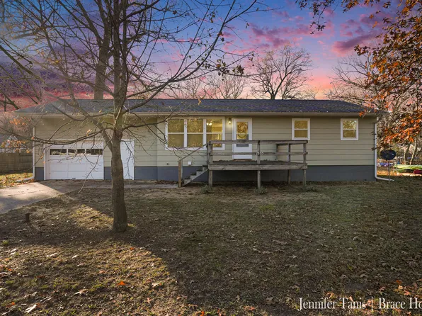 1255 S Forest Dr, Muskegon, MI 49442
