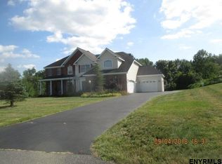 1013 Catherine Woods, Schenectady, NY 12309