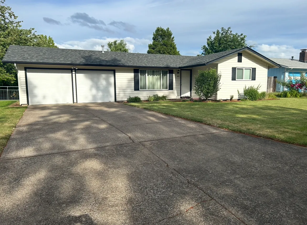 3 bed, 942 sqft, $2,275 — Photo 1
