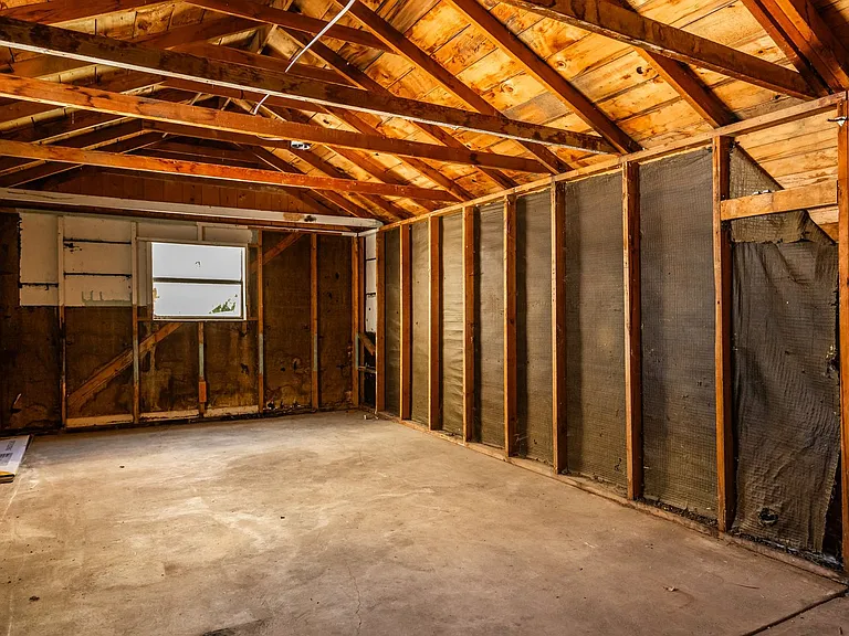 2327 E Bryan Ave — Photo 24