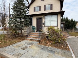 28 Treadwell Ave #2, Syosset, NY