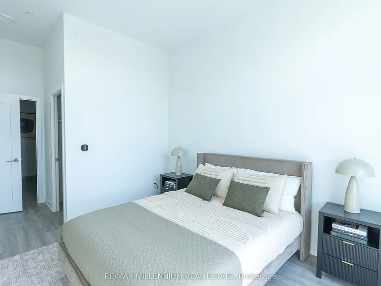 5105 Hurontario St #Penthouse 6 — Photo 11