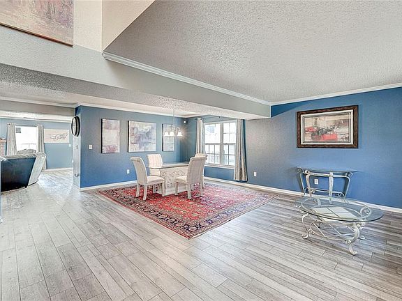 3rd image of 267 Brookview Dr
