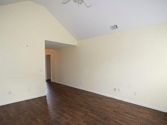 4th image of 515 Country Glen Dr