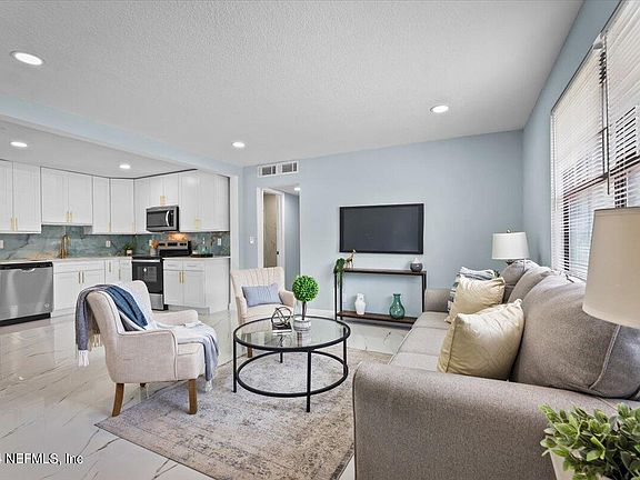 4th image of 2152 BILLS Drive