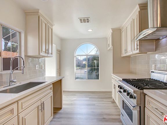 2nd image of 7843 Louise Ave