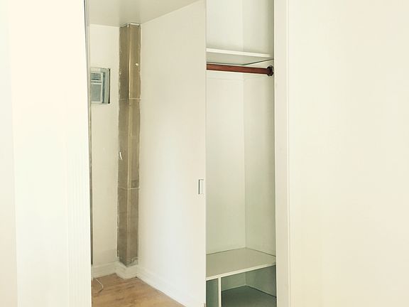 3rd image of 30-00 81 Street