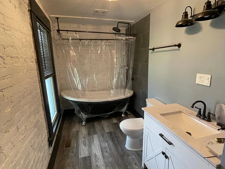 272 S Green St — Photo 11