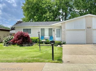51121 Sarah Ct, Chesterfield, MI 48047