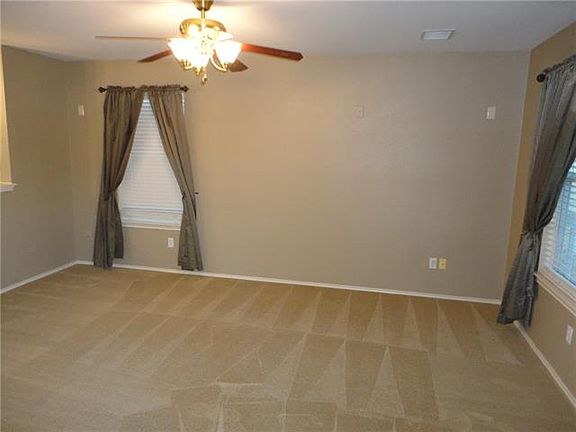 2nd image of 2837 Deerfern Ln
