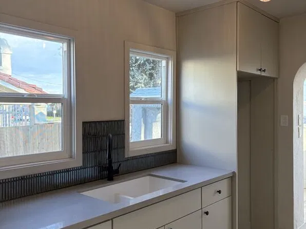 2211 W 79th St, Inglewood, CA 90305