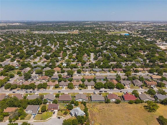 4th image of 908/910 Hyridge Cir
