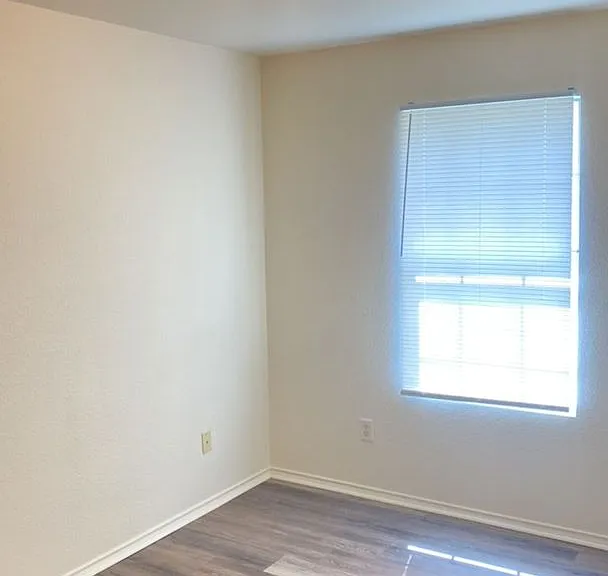 4400 Sylvia Dr — Photo 5