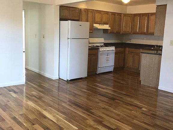 2nd image of 605 Hollywood Ave