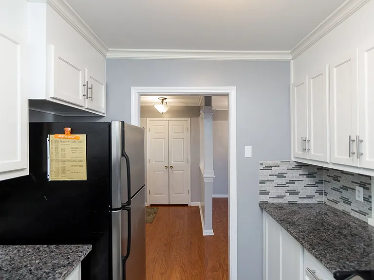 140 Lake Concord Rd NE #B4 — Photo 2