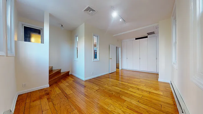 Rented by Bond New York | media 19