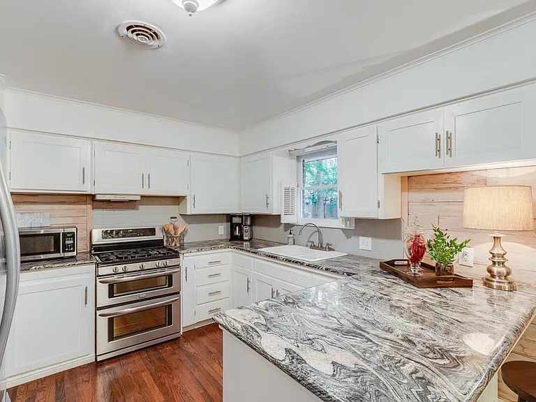 2515 Sherwood St — Photo 19