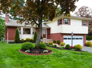 73 Huntington Dr, West Hartford, CT 06117