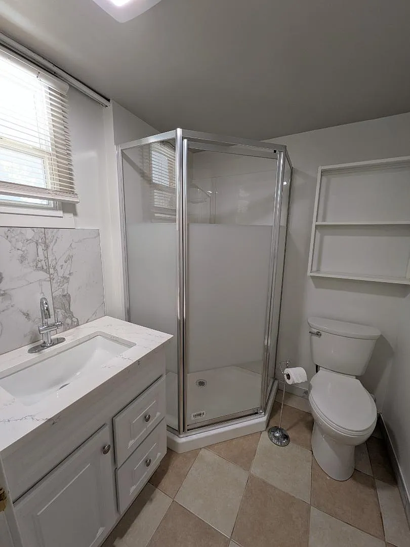 843 17th St - B — Photo 2
