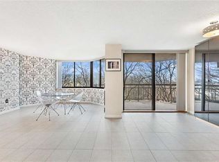 325 Harmon Cove Tower #325, Secaucus, NJ 07094