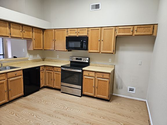 3rd image of 559 Lee Dr