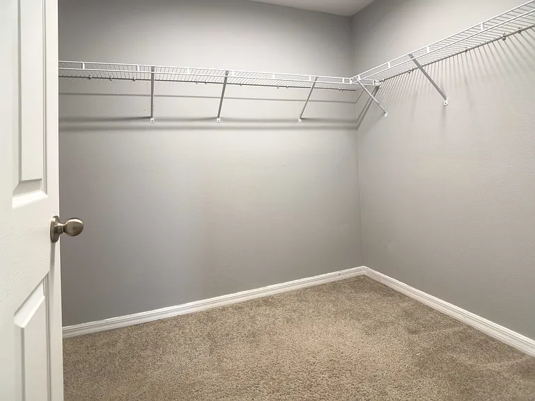Priamary Walk-in Closet