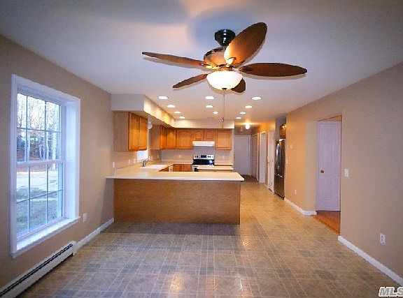 4th image of 19 Longview Dr