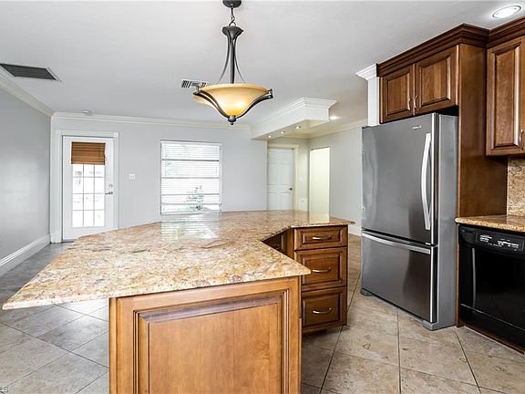 5th image of 4633 Santiago Ln