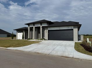 8325 Waterway Ct, Maize, KS 67101