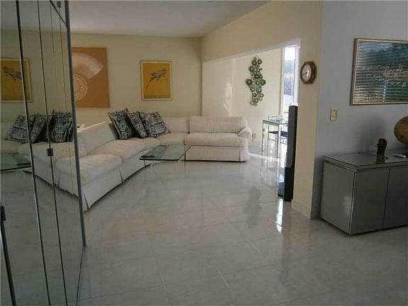5th image of 4400 Hillcrest Dr APT 201B